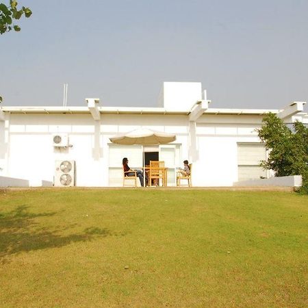 Aravli Vista Hotel Gurgaon Exterior photo