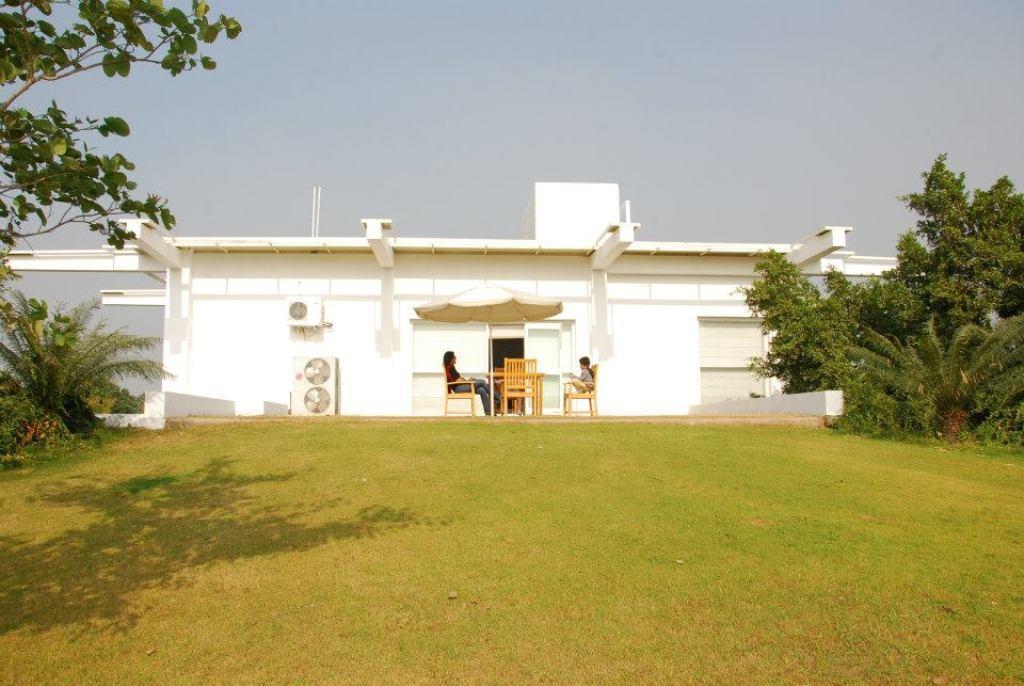 Aravli Vista Hotel Gurgaon Exterior photo