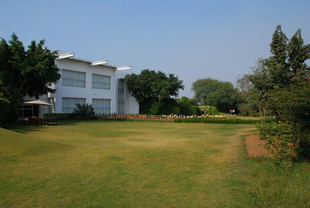 Aravli Vista Hotel Gurgaon Exterior photo