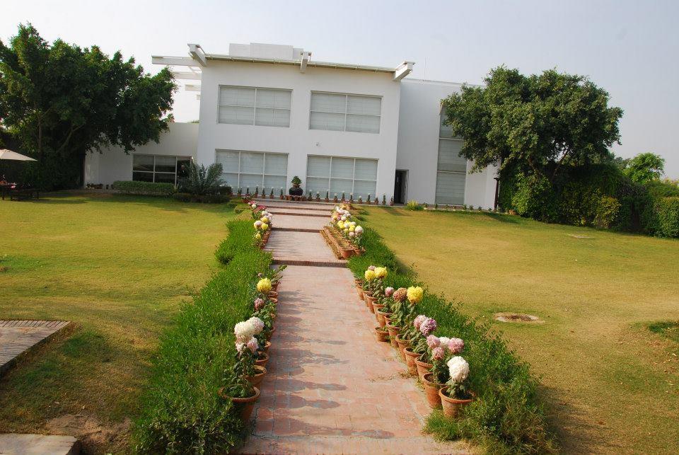 Aravli Vista Hotel Gurgaon Exterior photo