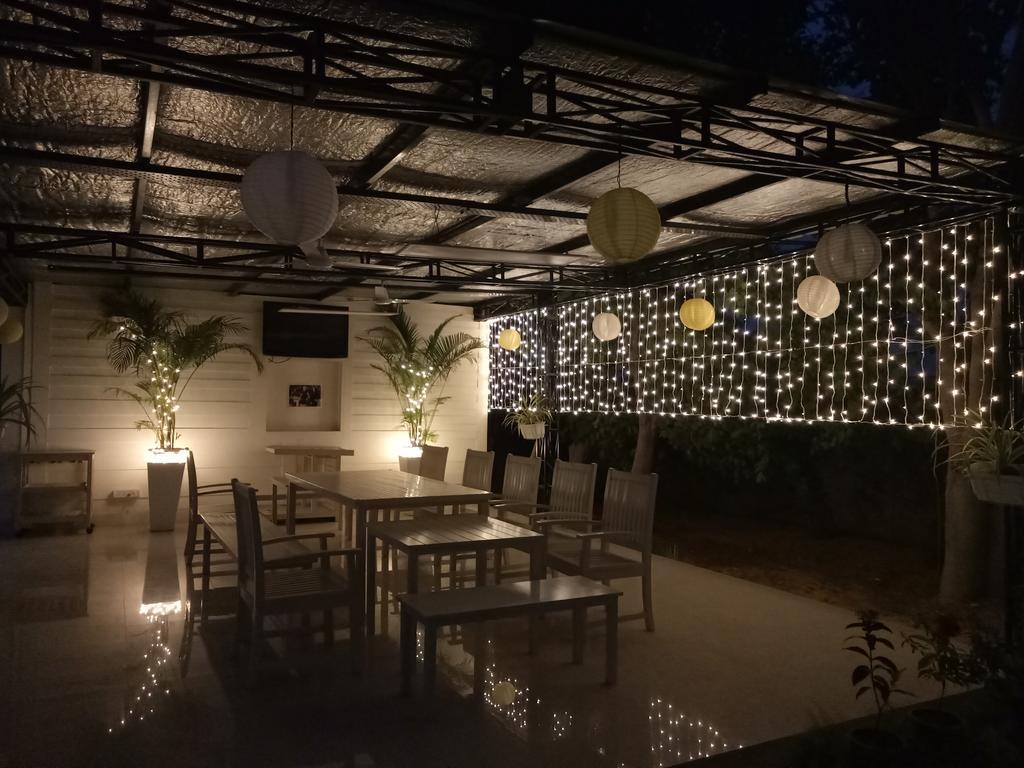 Aravli Vista Hotel Gurgaon Exterior photo